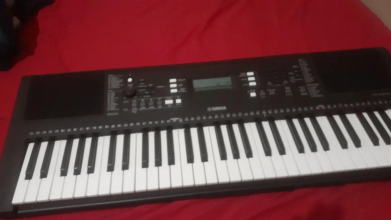 Teclado Yamaha PSR-E373