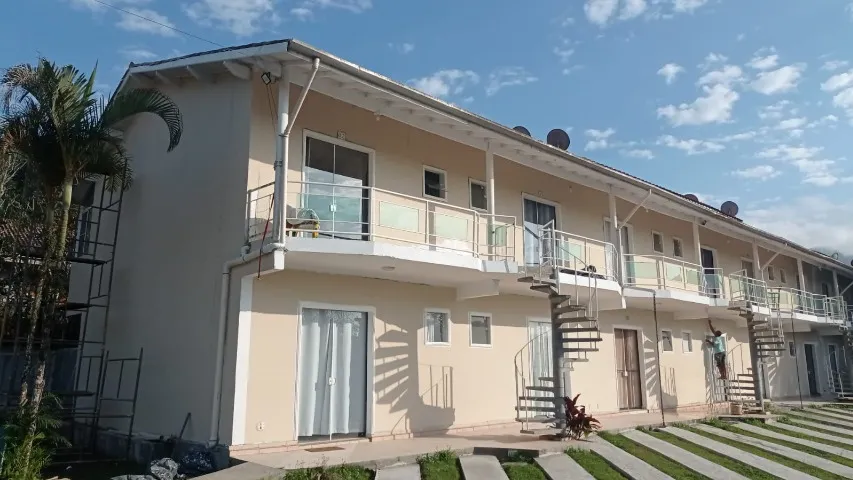 Lindo Apartamento para Temporada em Condomínio com Piscina na Praia de Maranduba - Ubatuba