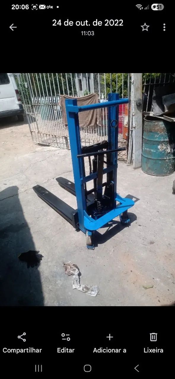 Selling manual pallet jack with 1000 kg capacity...