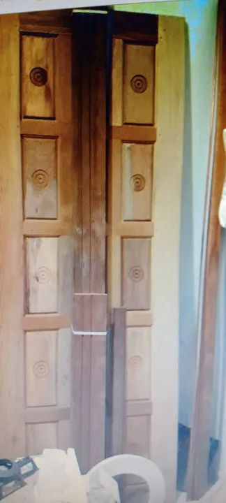 TRÊS PRODUTOS (01 PORTA, 01 JANELA, 01 GRANDE DE FERRO