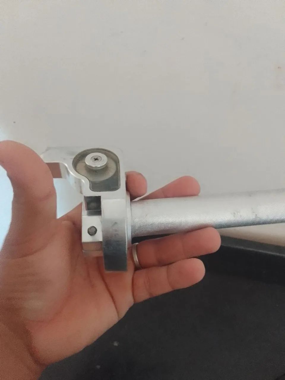 Manopla de Moto - Prata 80 reais para leva hoje  - Foto 3