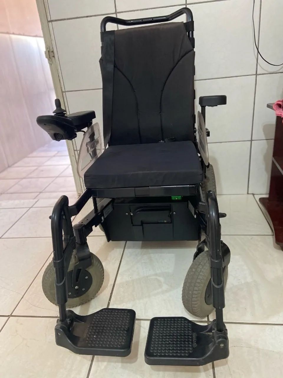 Cadeira de rodas elétrica