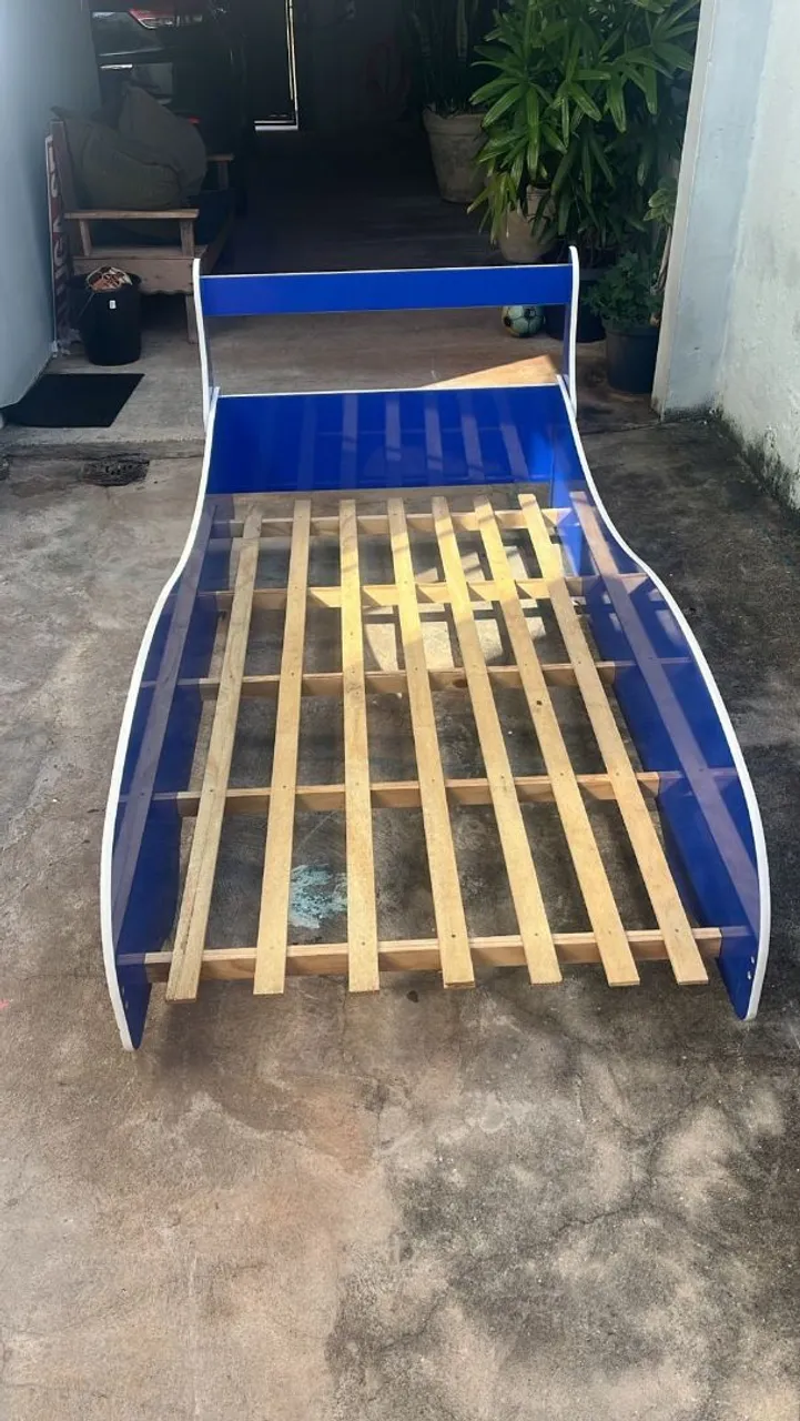 Cama de solteiro azul