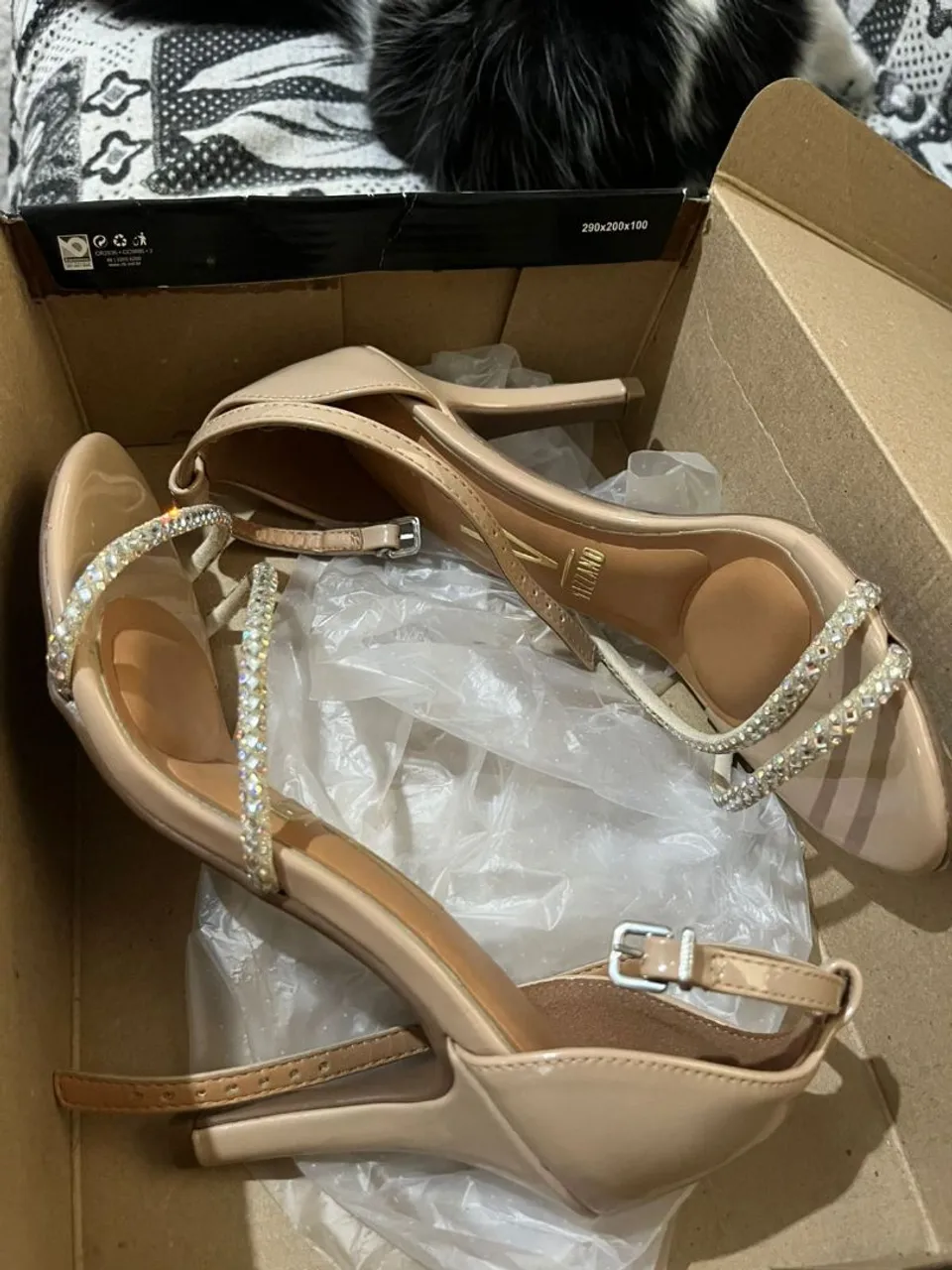 Sandália Salto Fino Detalhe Strass