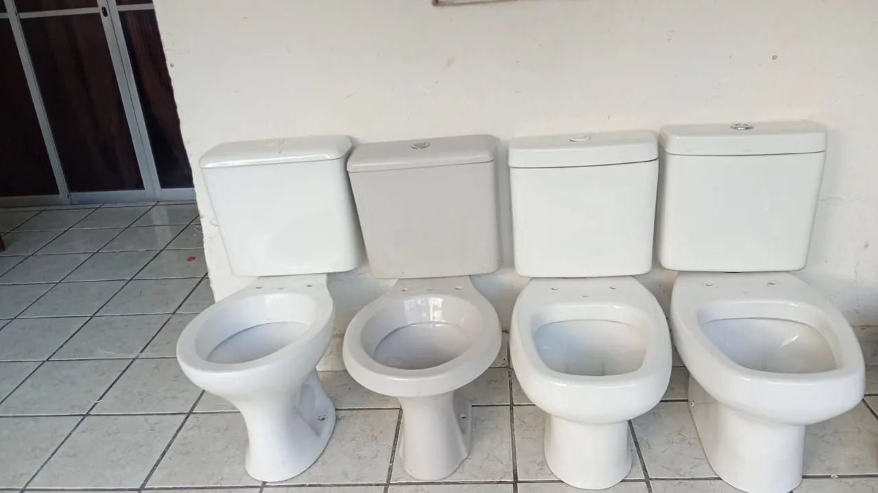 4 toilet bowls, all in excellent condition! Each has its own price64617965147906121