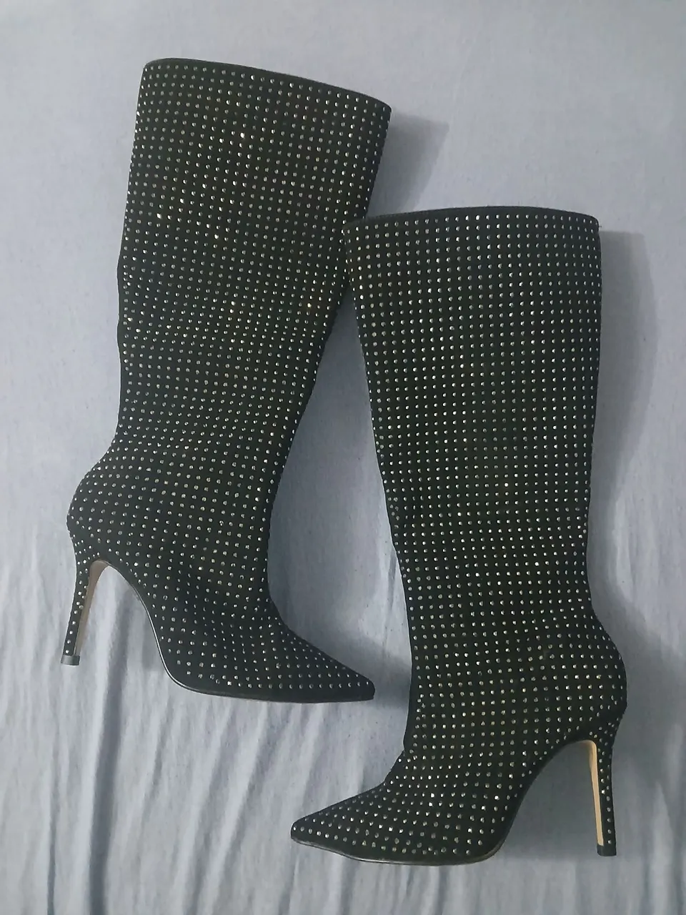 Bota Feminina Preta com Strass Brilhantes