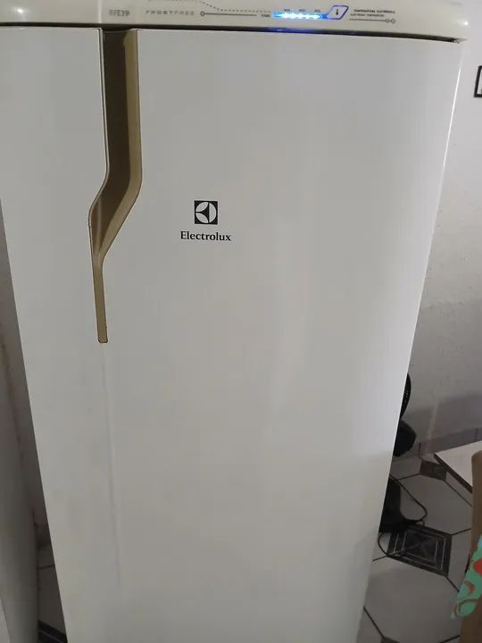Geladeira Electrolux Branca - 1 Porta frost free 