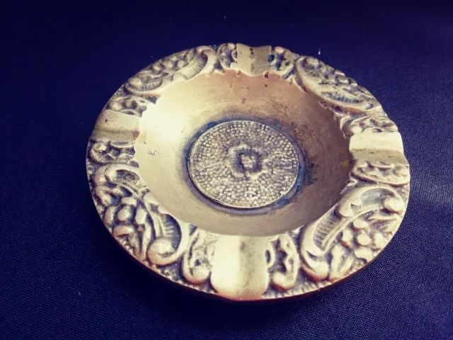 Cinzeiro antigo em bronze maciço 11cm diâmetro