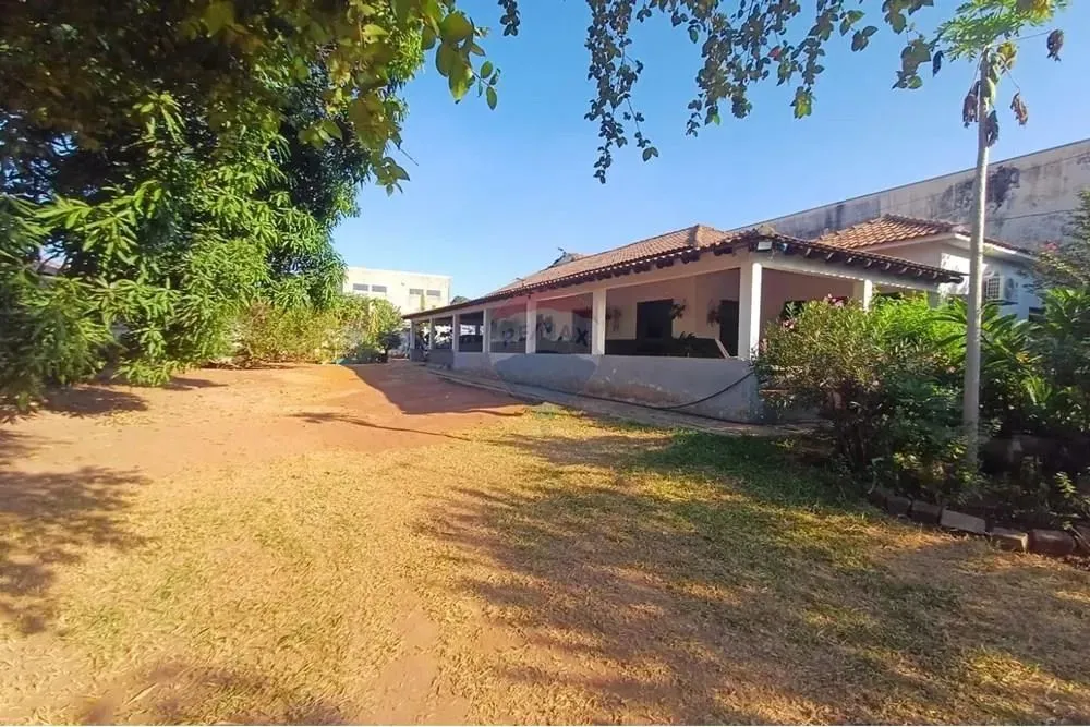 Ótima Casa Comercial à Venda na Vila Goulart!