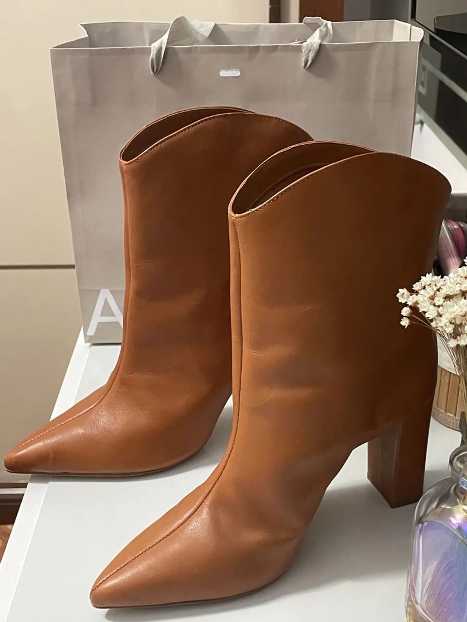 Botas de Couro Marrom - Elegância e Conforto