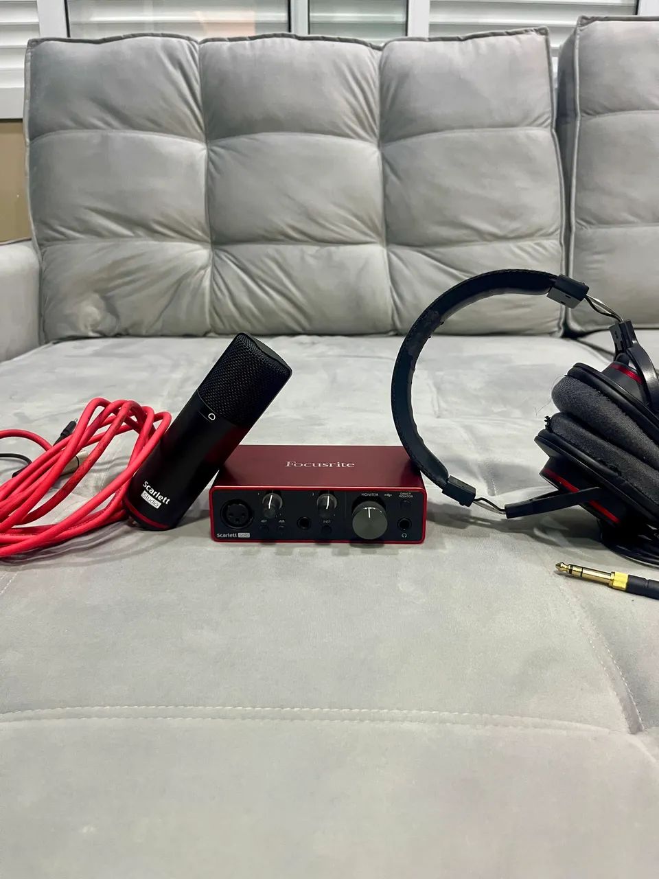 Interface de Áudio Focusrite 3i3 - 3ª geração + Condensador + Headphone Focusrite  - Foto 4