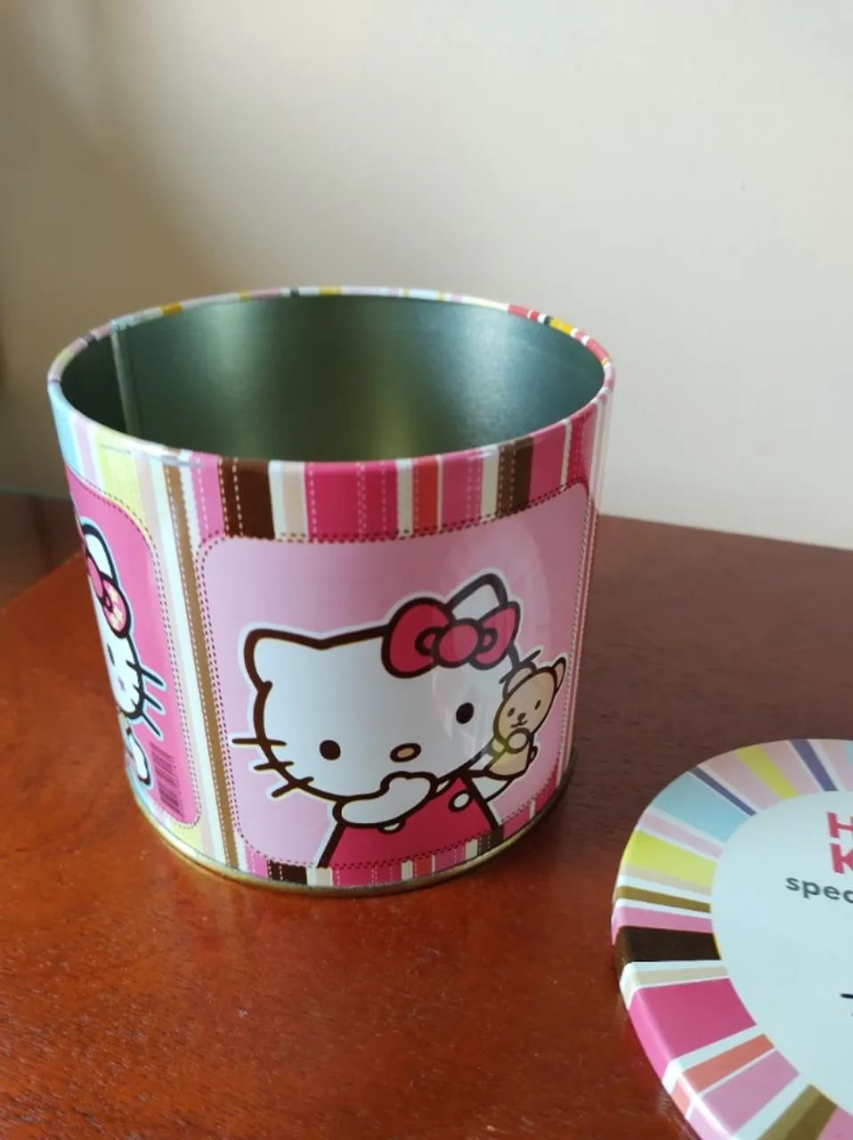 Lata Hello Kitty- Special Collection- Sanrio 2008 - Foto 2