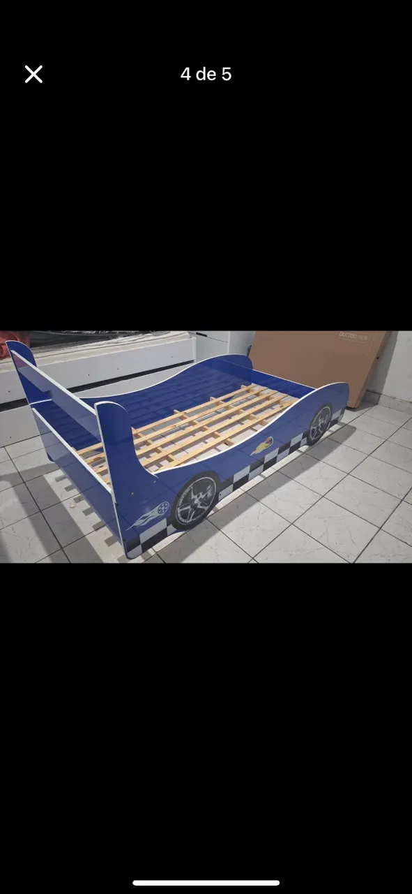Cama em forma de carrinho