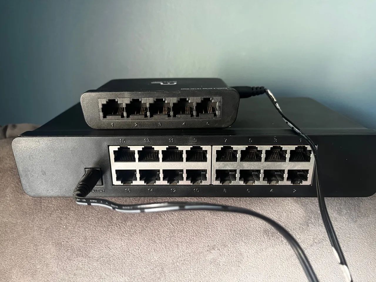 Switch de Rede Multilaser RE116 16 Portas 10/100 - Foto 3