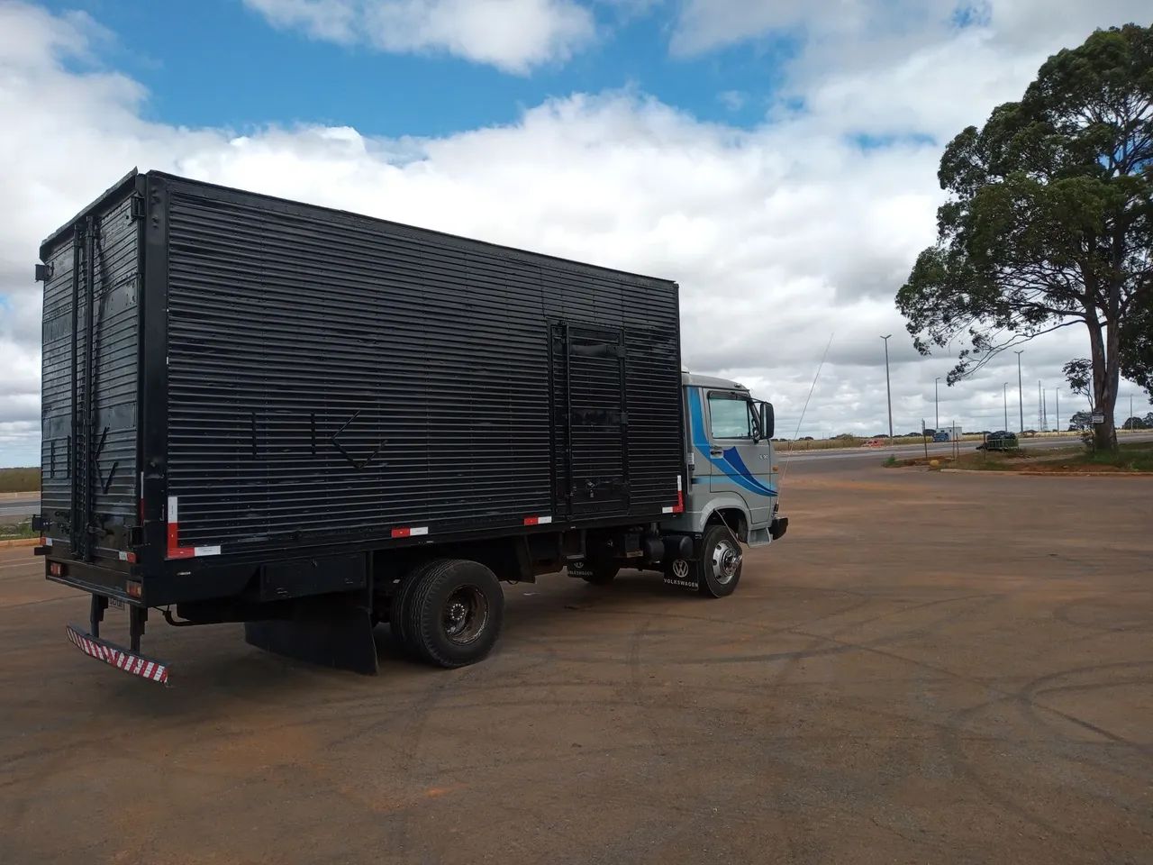 Caminhão Volkswagen 6.90 Baú - Ótimo estado! - Foto 6