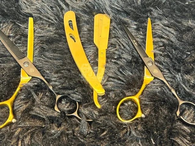 Kit tesoura 6.0? japonesa barbeiro profissional- tesoura, navalha e pentes - Foto 5