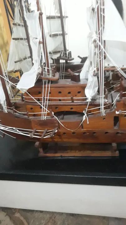 Barco talhado em madeira - Foto 6