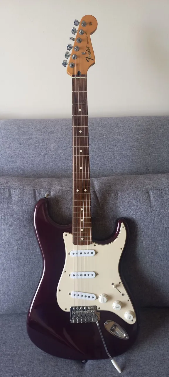 Guitarra Fender Stratocaster Standard