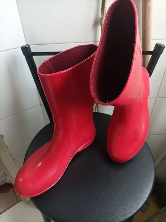 Botas de Chuva Vermelhas - Foto 2