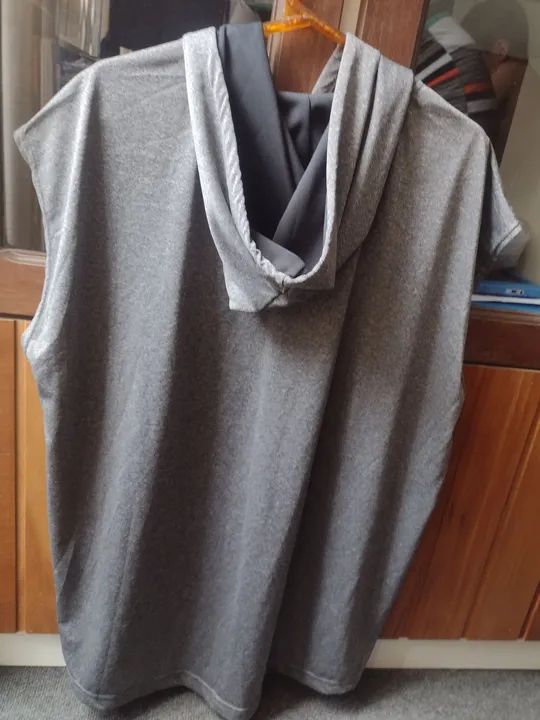 Camiseta masculina semi nova  - Foto 2