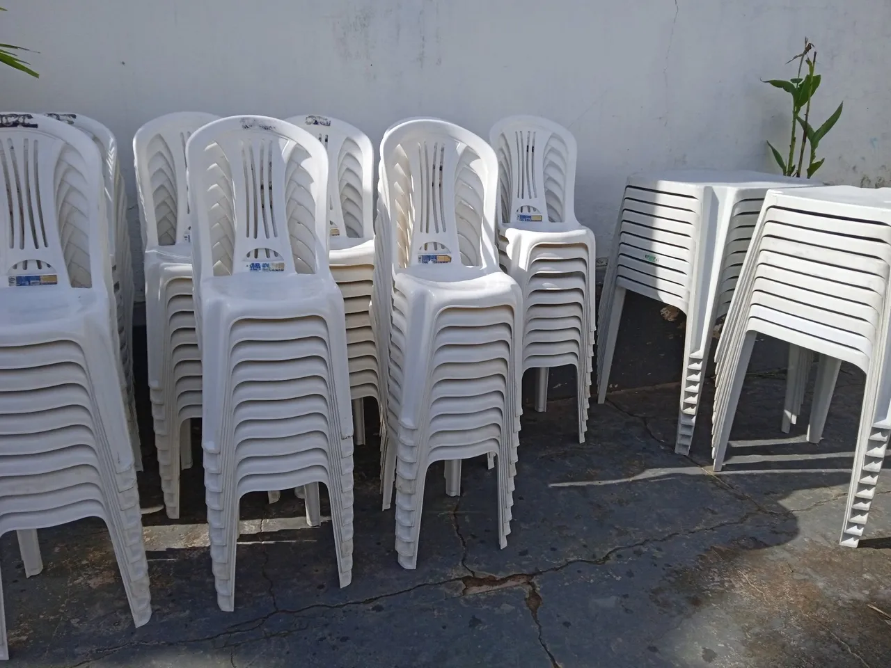 Cadeiras Plásticas Empilháveis