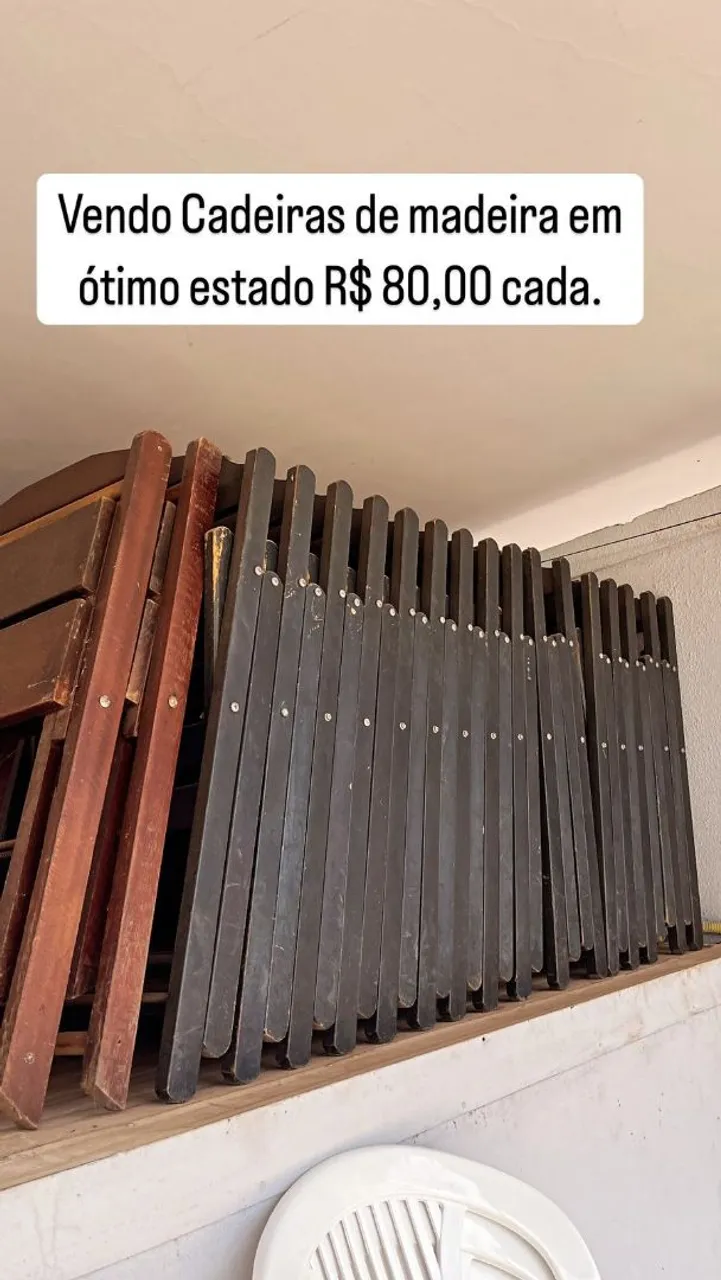 Cadeiras de madeira