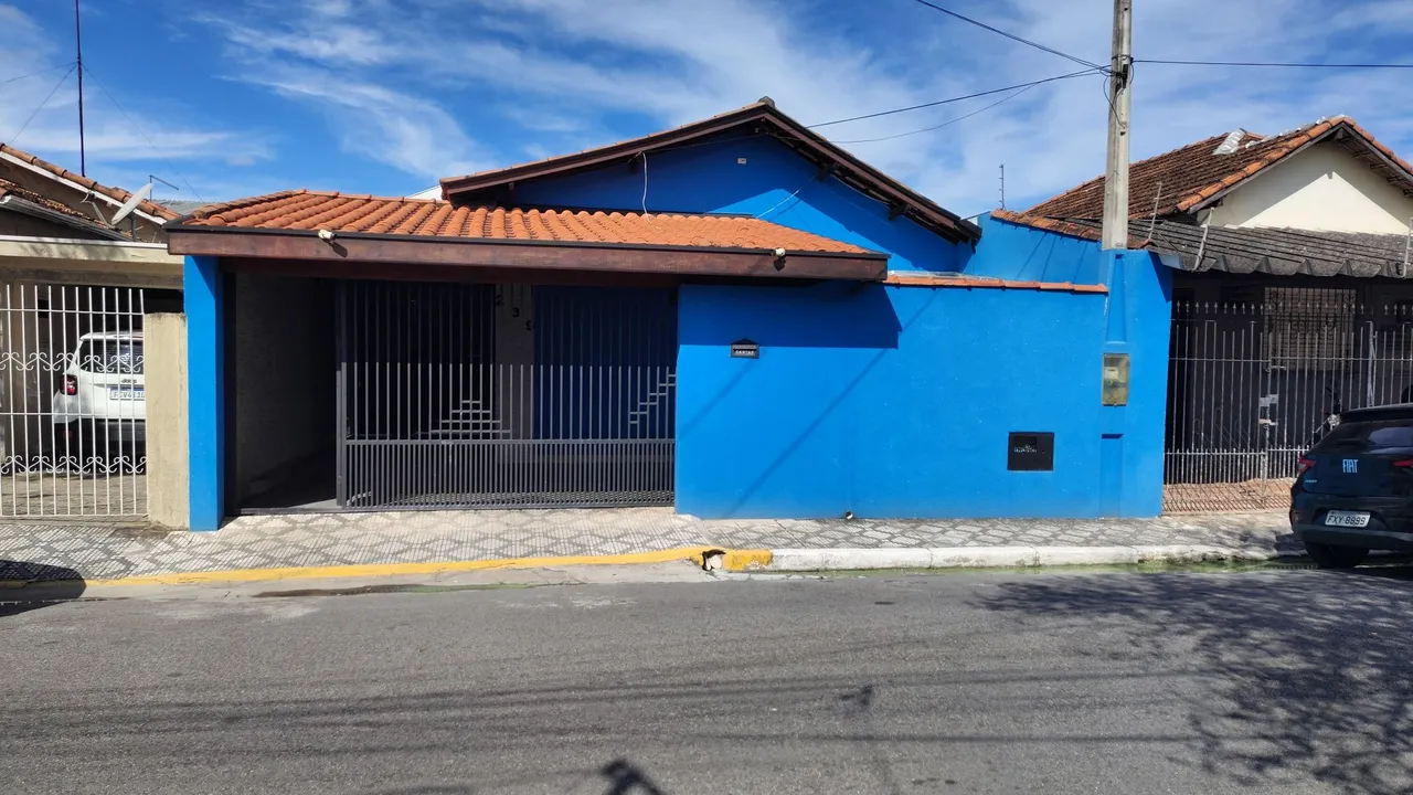 Casa com piscina para locação