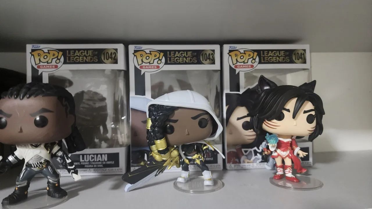 Funkos pops lol 
