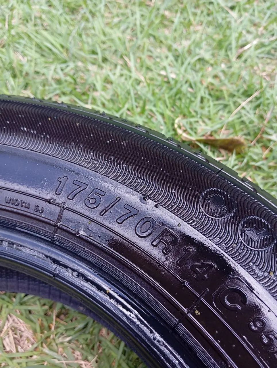 Um pneu 175/70/14 TRACMAK meia vida  - Foto 4