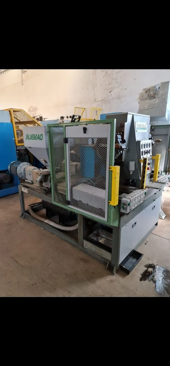 Máquina Industrial INJEMAQ