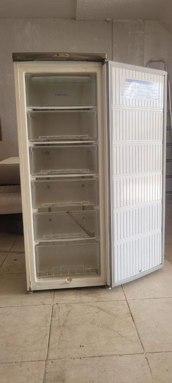 Freezer vertical Electrolux conservado - Foto 4