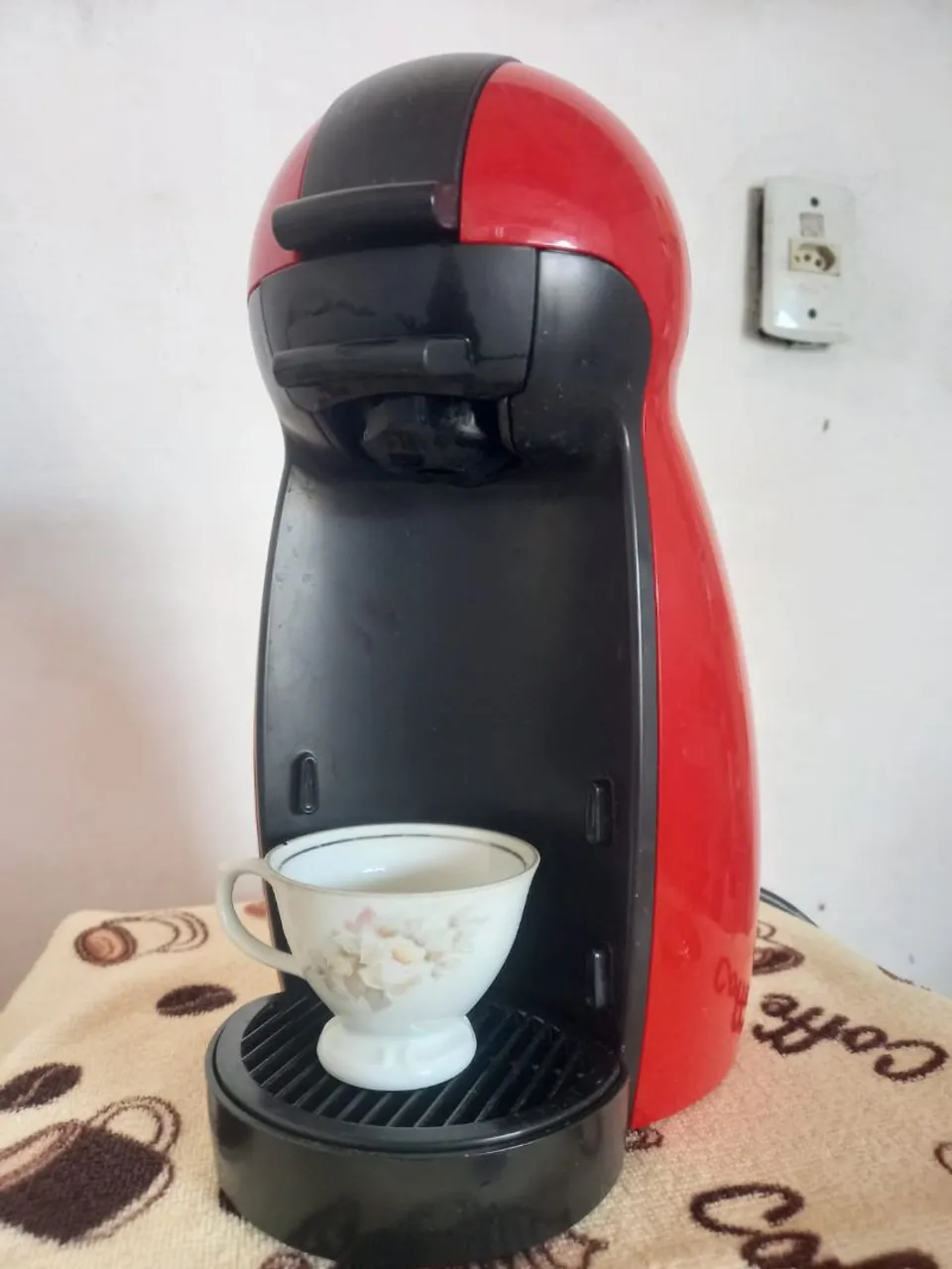 Máquina de Café Expresso Nescafé Dolce Gusto Arno