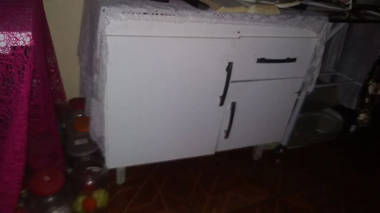 Pia de cozinha com armário em MDF branco e tampo em inox . - Foto 2