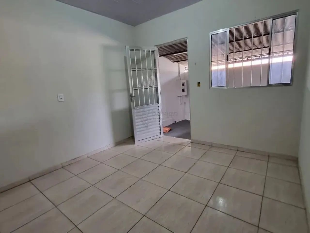 Casa Residencial com 3 quartos para alugar por R$ 1700.00, 280.00 m2 - PARQUE RESIDENCIAL  - Foto 4