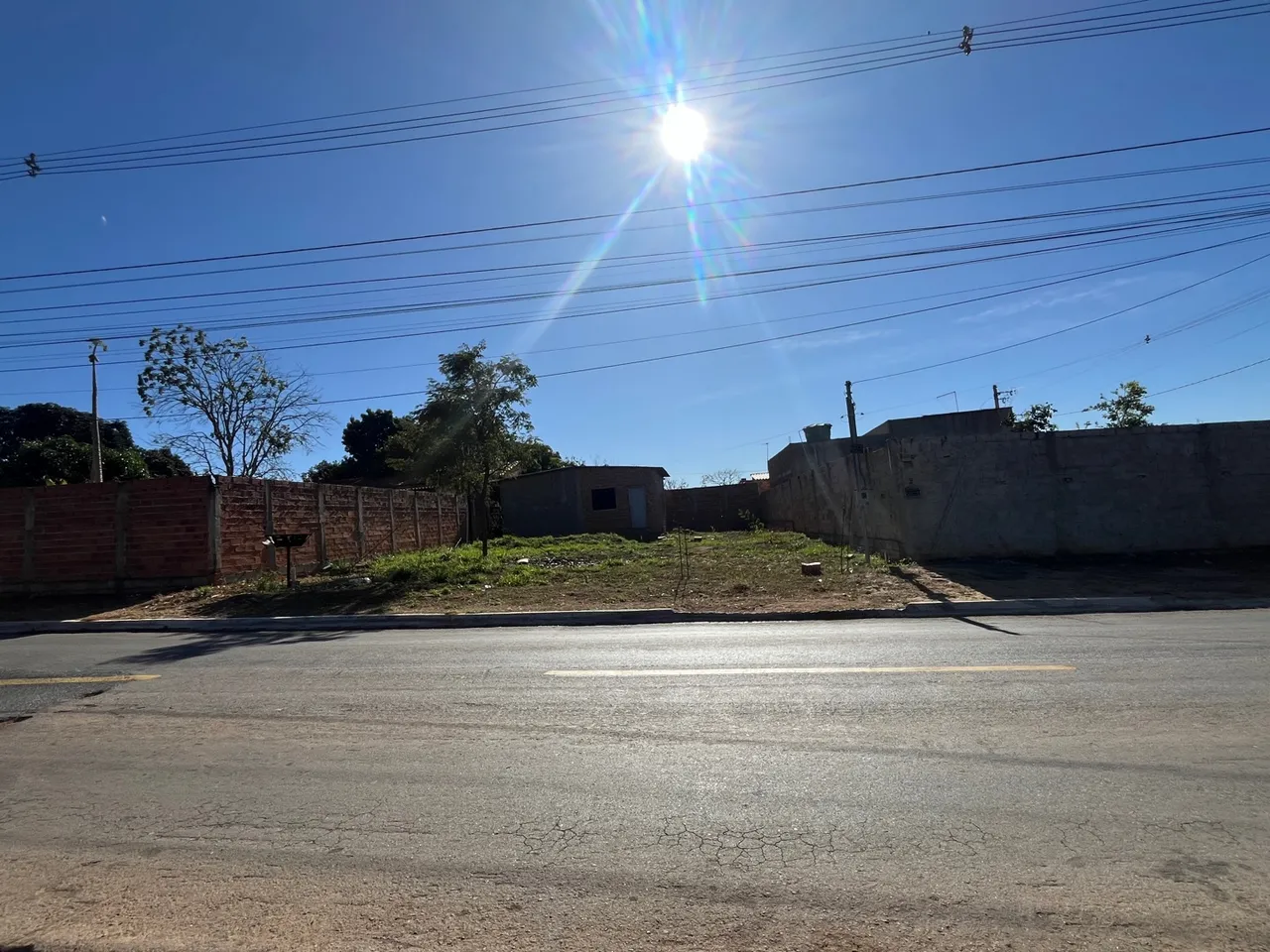 Lote de 320 metros quadrados na av principal do setor