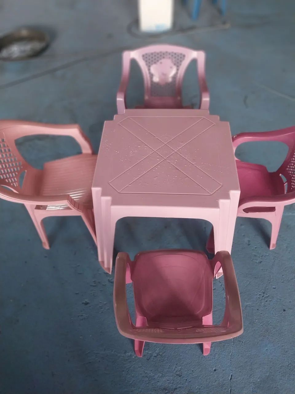 Mesa infantil com 4 cadeiras