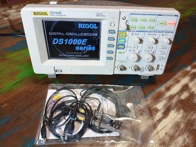 Osciloscópio digital Rigol DS1052E