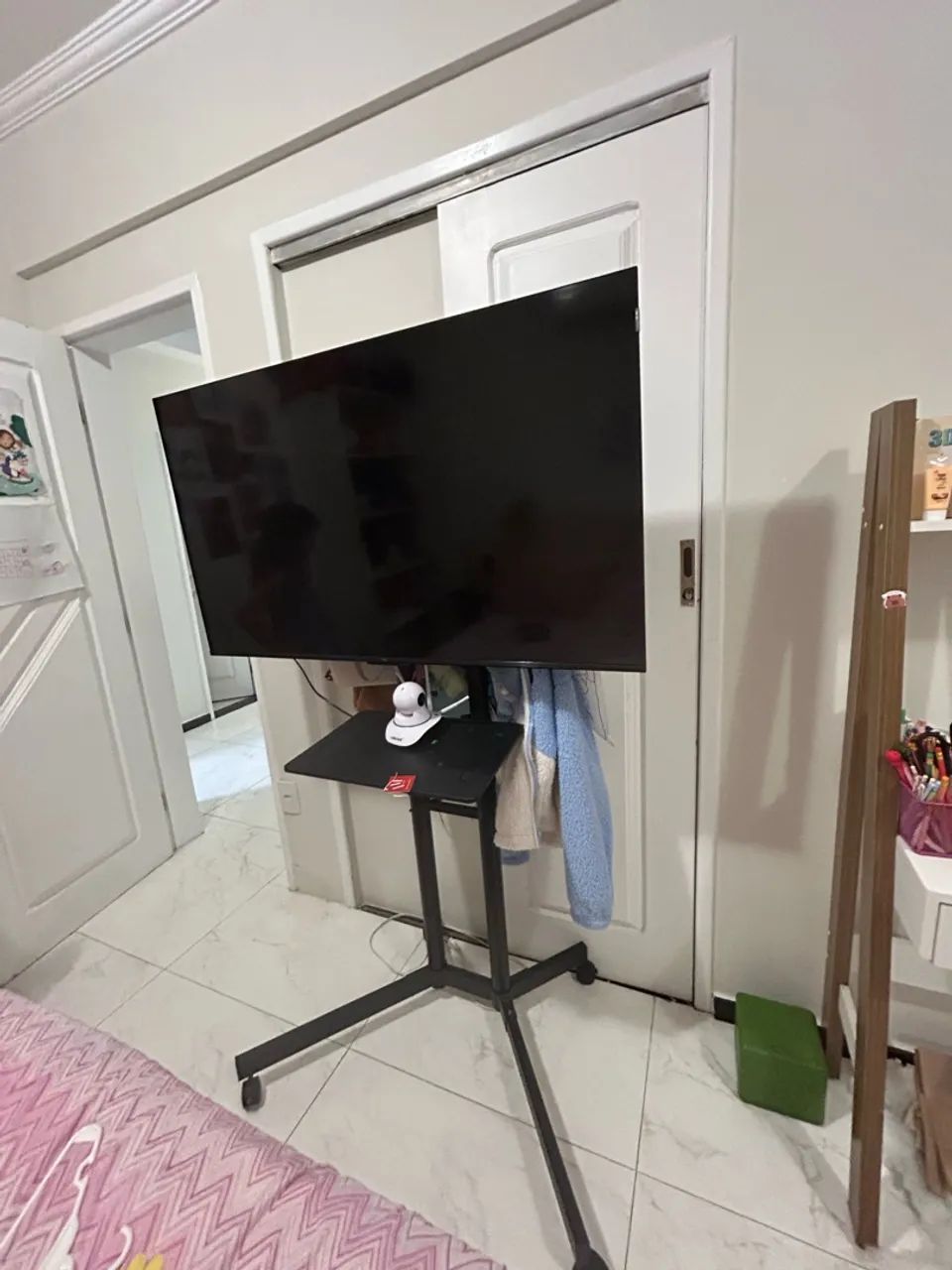 Tv com suporte 