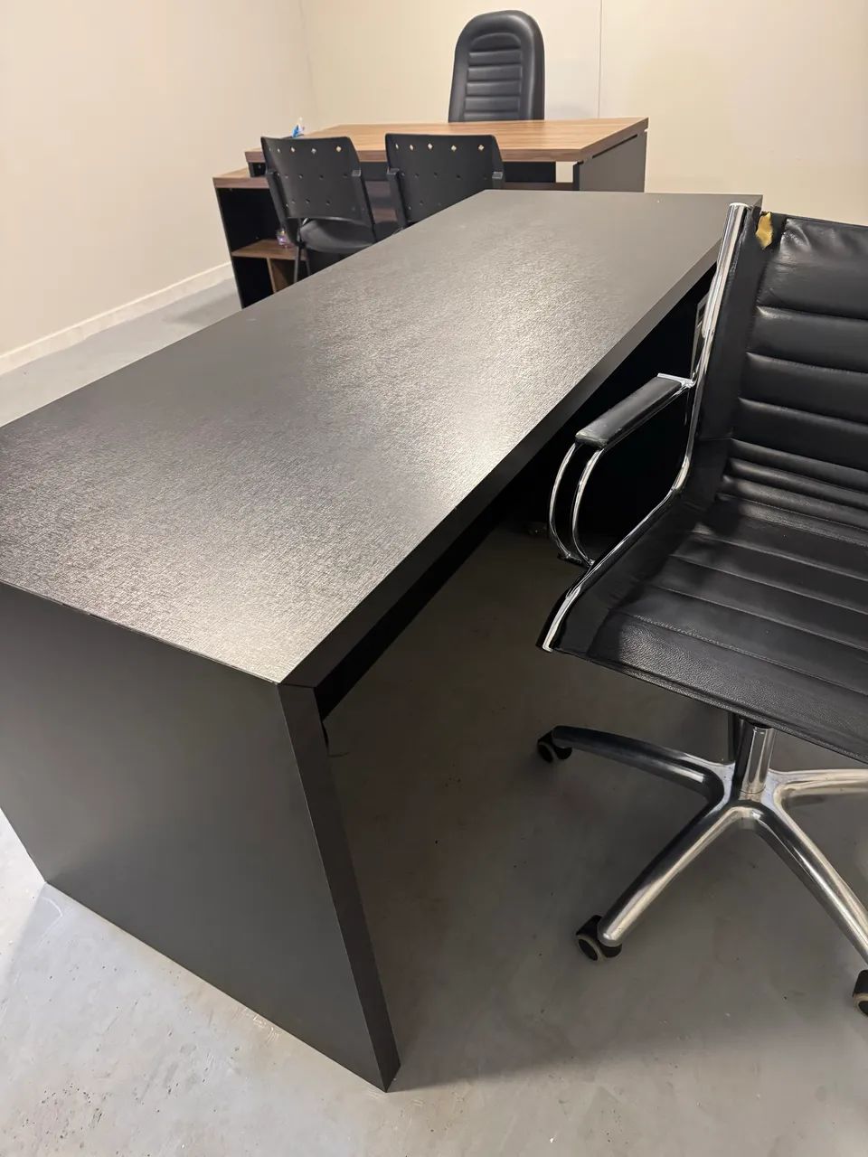 Mesa de Escritório/ gavetas e cadeira  - Foto 4