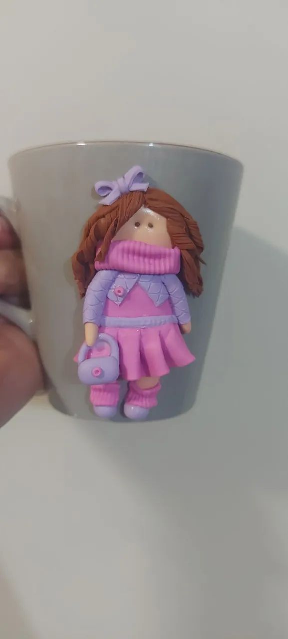 Caneca com boneca de biscuit, nova. Produto artesanal.  - Foto 2