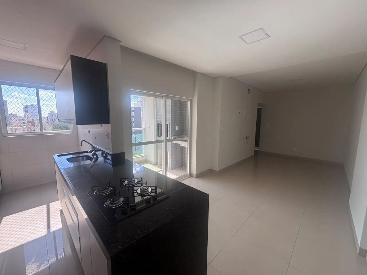 Apartamento com 3 Quartos e 2 Vagas, 74 m² na Zona 07 - Maringá/PR - Foto 3