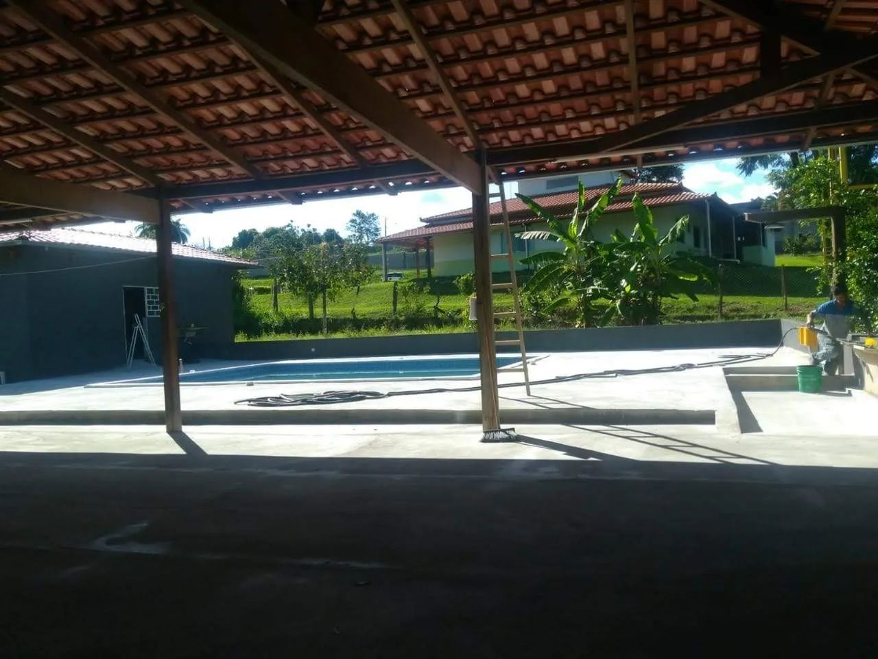 Madeira e telhas