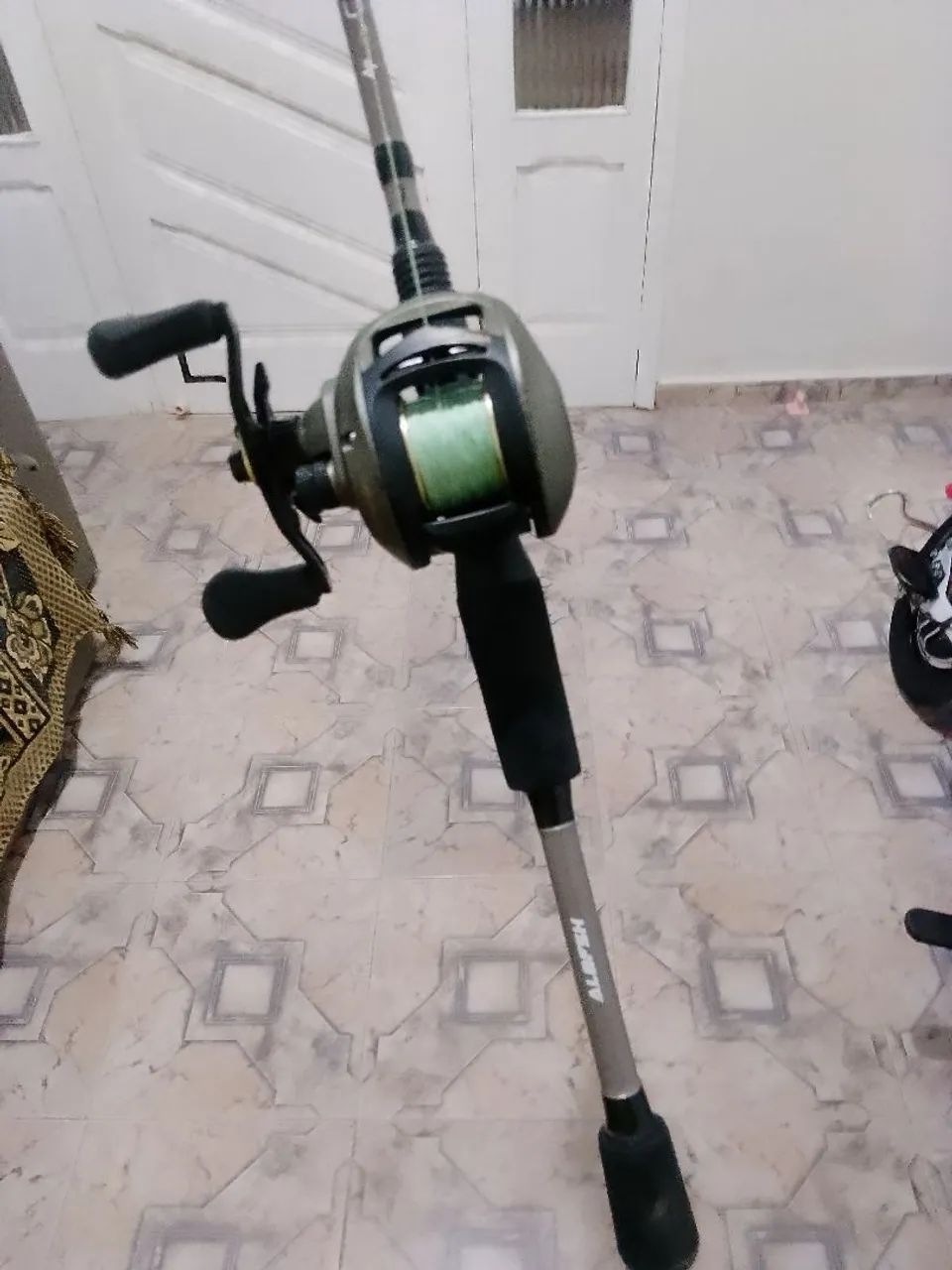Carretilha+vara+ iscas 