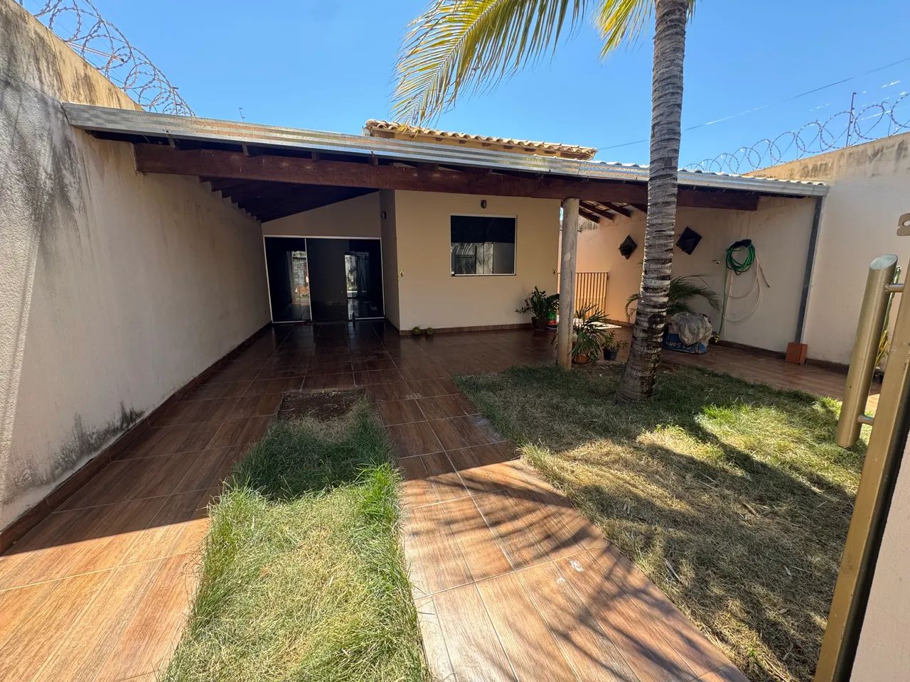 Alugo casa 3 quartos/suite