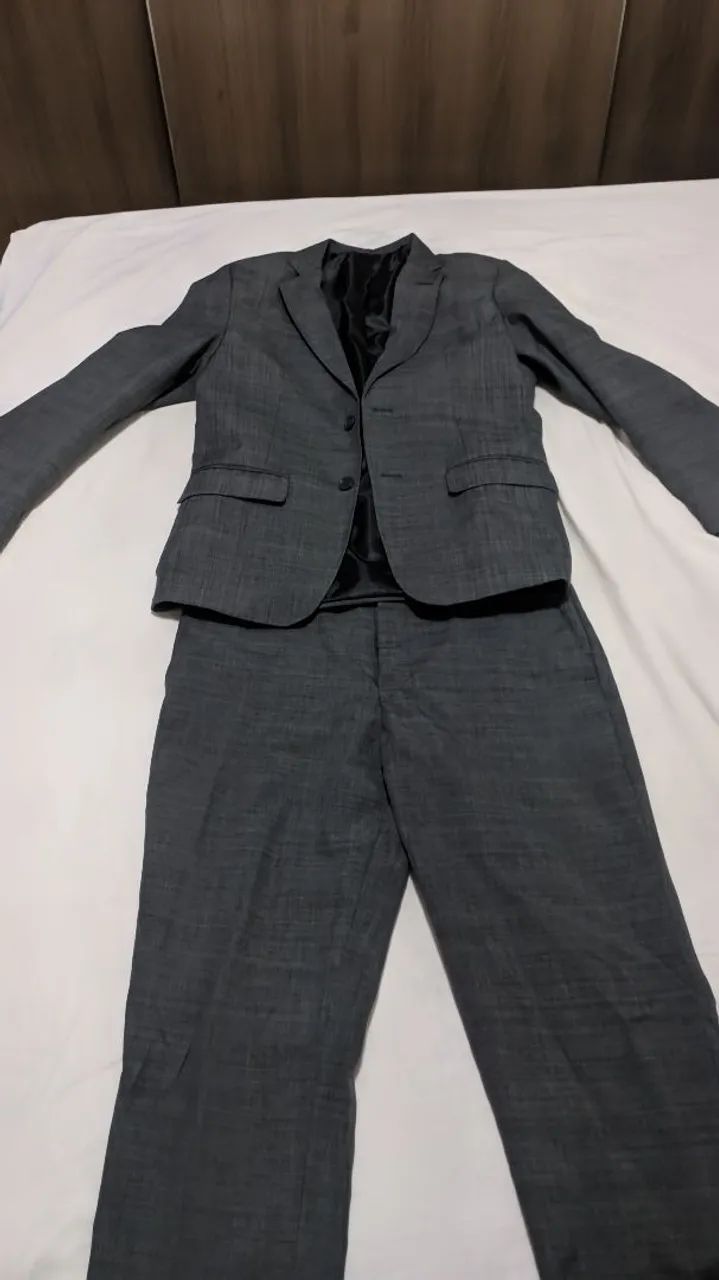 Terno usado apenas 3 vezes 