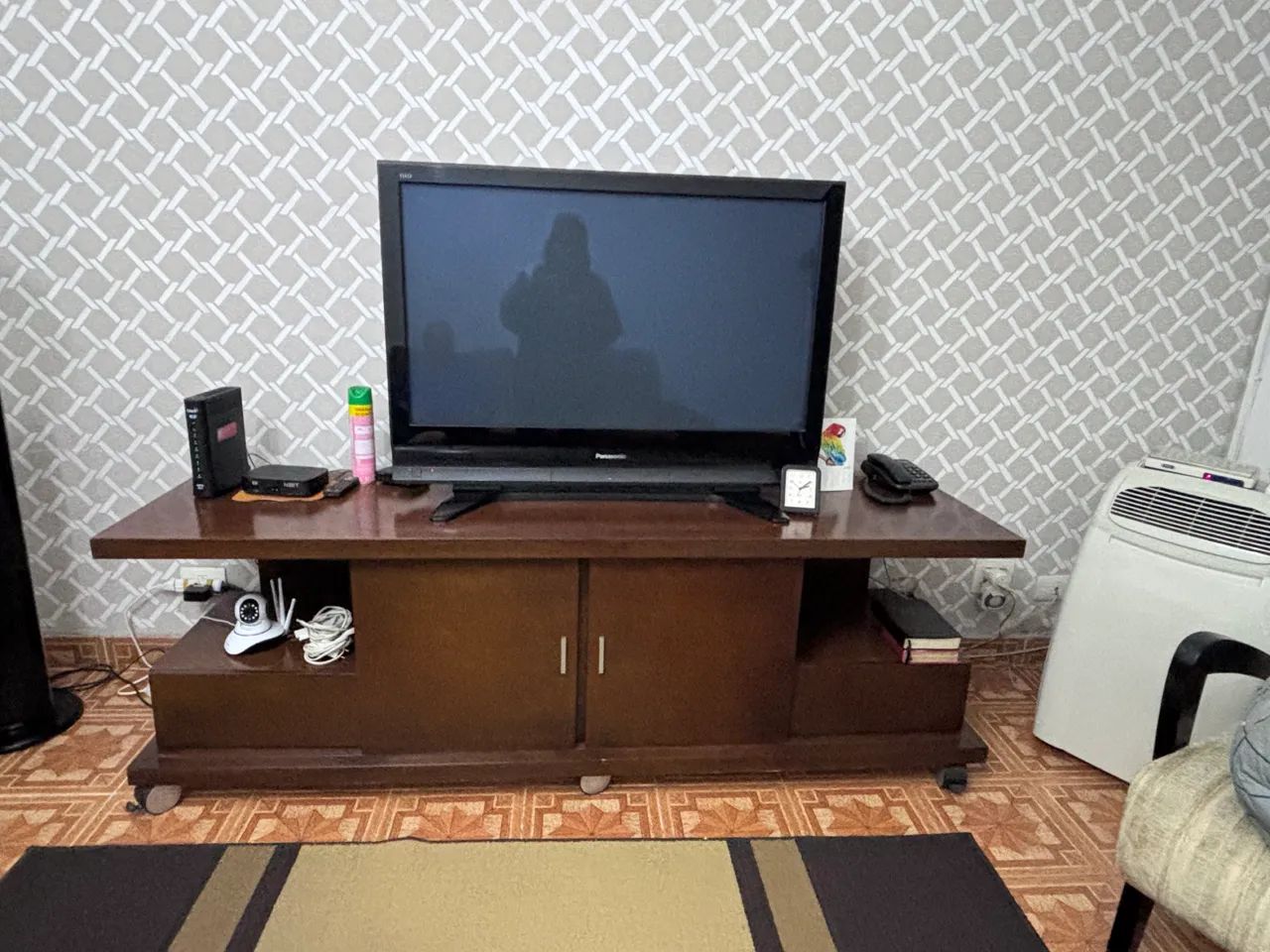 Rack para TV / Sala, com gavetas e rodinhas