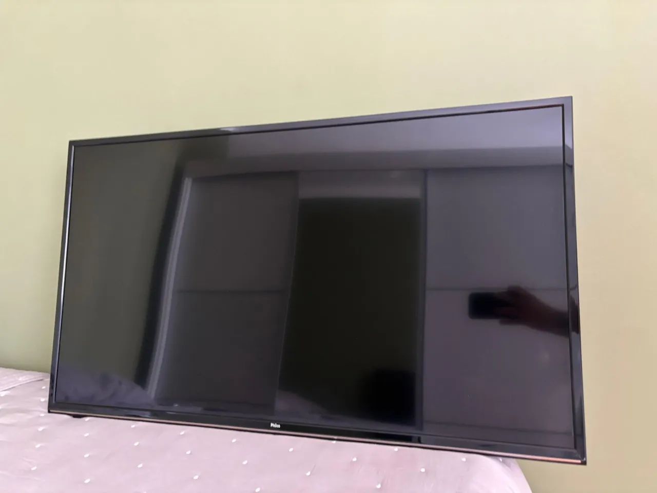 Televisão de 40 polegadas + chromecast e suporte articulado inclusos