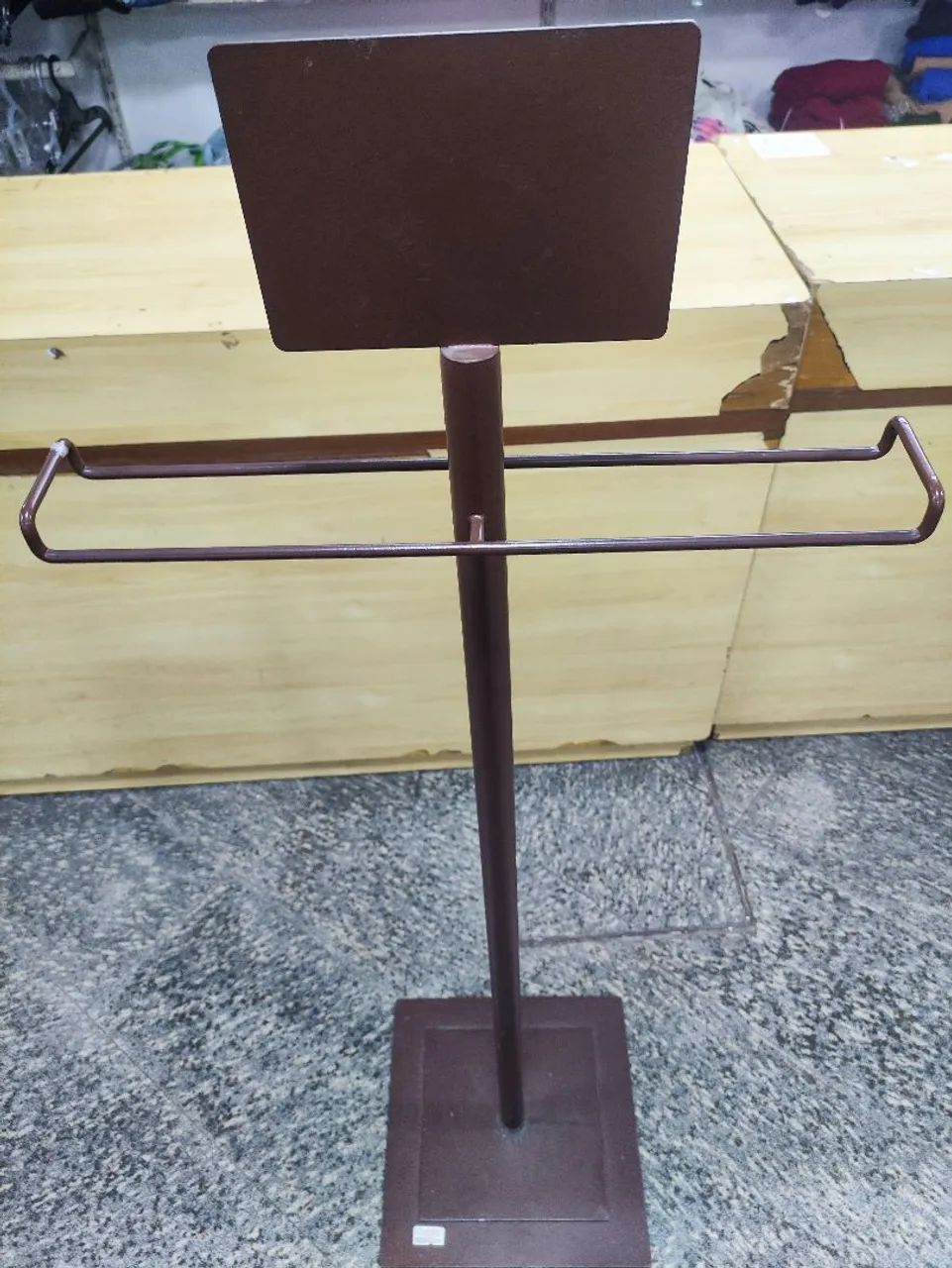 Arara pedestal