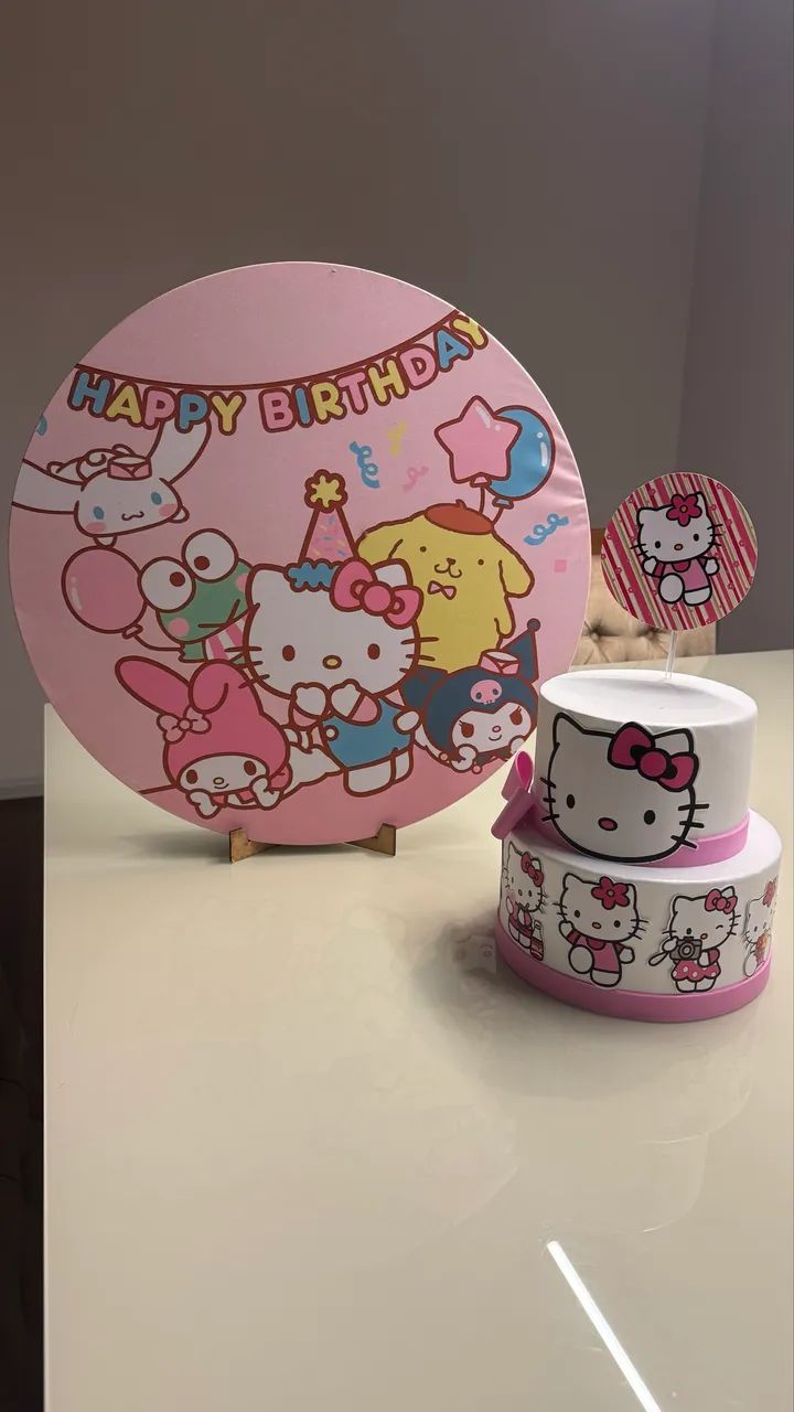Bolo fake + painel Hello Kitty