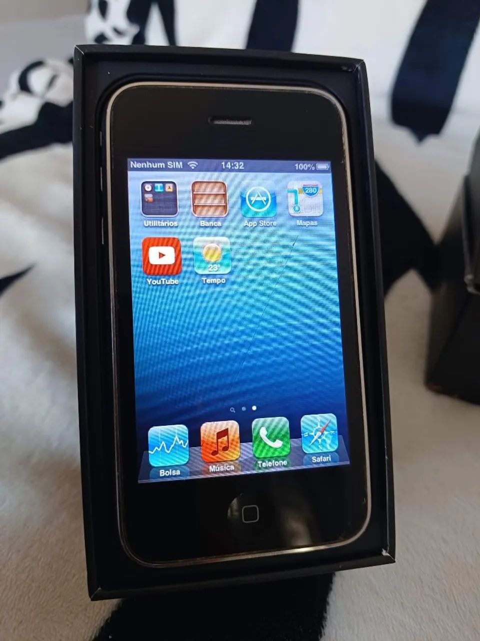 RELÍQUIA ABSOLUTA: iPod Touch 2ª Geração (A1288) + iPhone 3GS funcionando e caixas - Foto 3